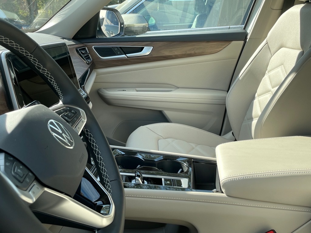 2026 Volkswagen Atlas SE Technology photo 2