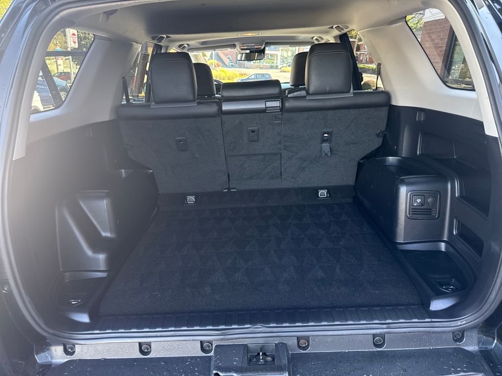 2020 Toyota 4Runner SR5 Premium photo 23