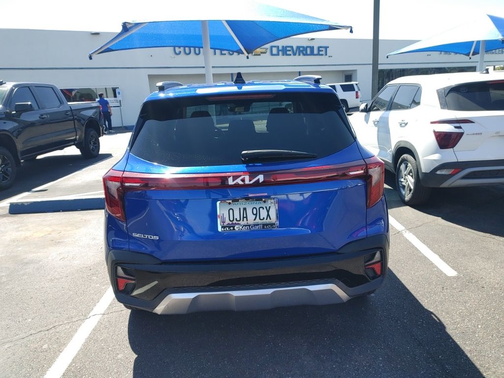 2025 Kia Seltos S photo 2