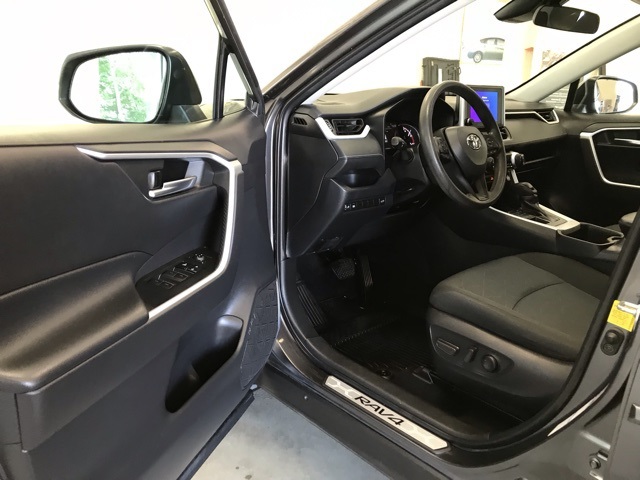 2023 Toyota RAV4 XLE photo 10
