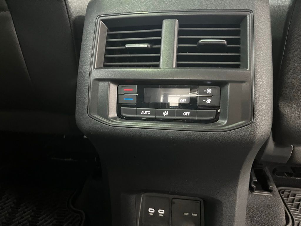 2023 Volkswagen Atlas SEL photo 28