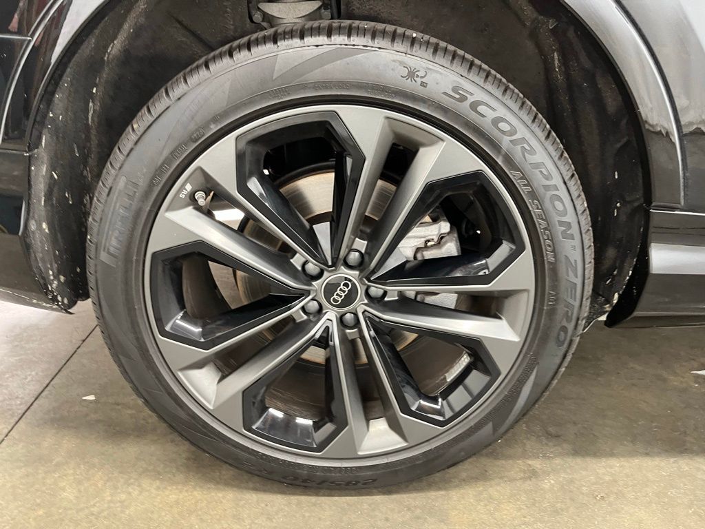 2025 Audi Q7 55 Premium Plus photo 30