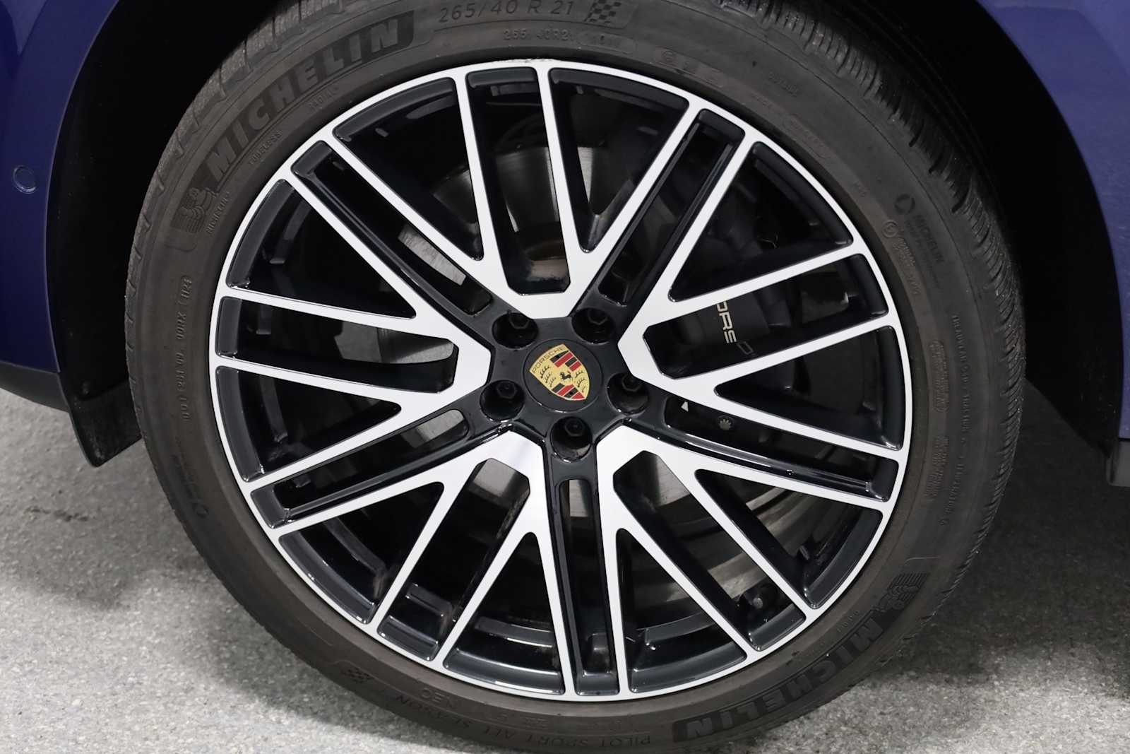 2024 Porsche Macan T photo 34