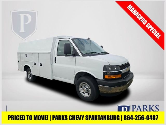 2025 Chevrolet Express Cutaway Base's photo