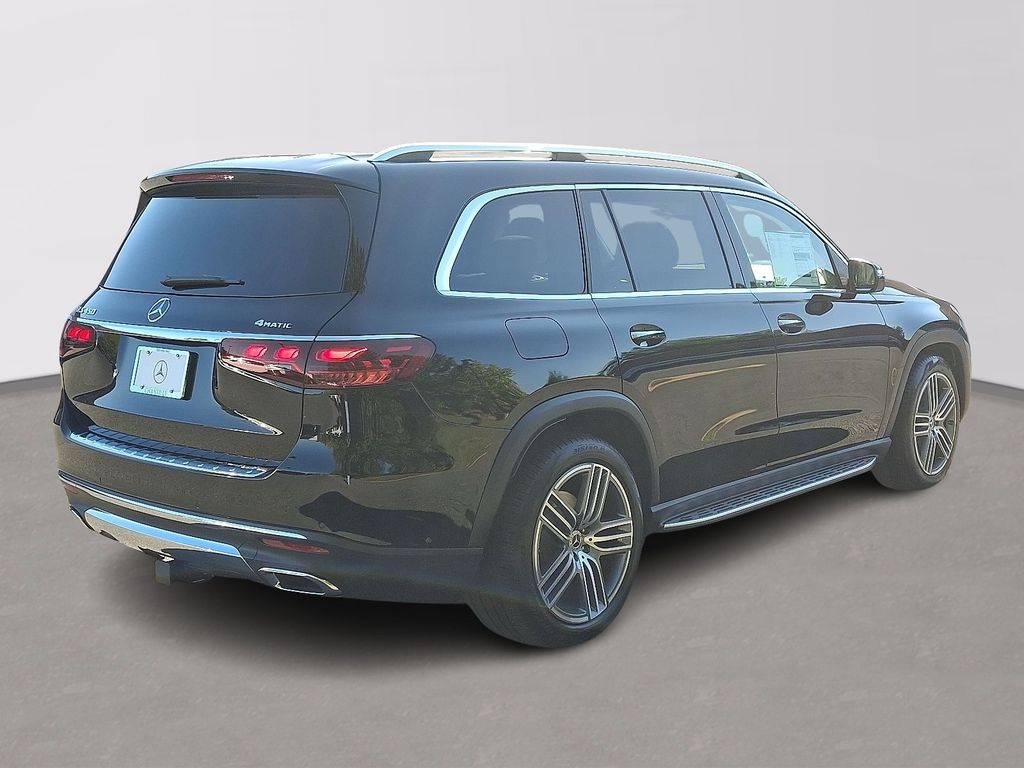 2026 Mercedes Benz GLS 450 4MATIC photo 3