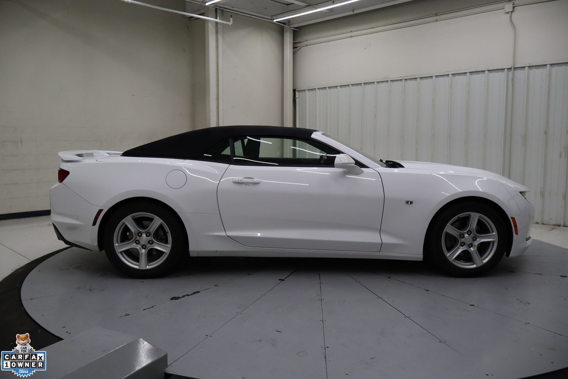 2023 Chevrolet Camaro 1LT photo 2