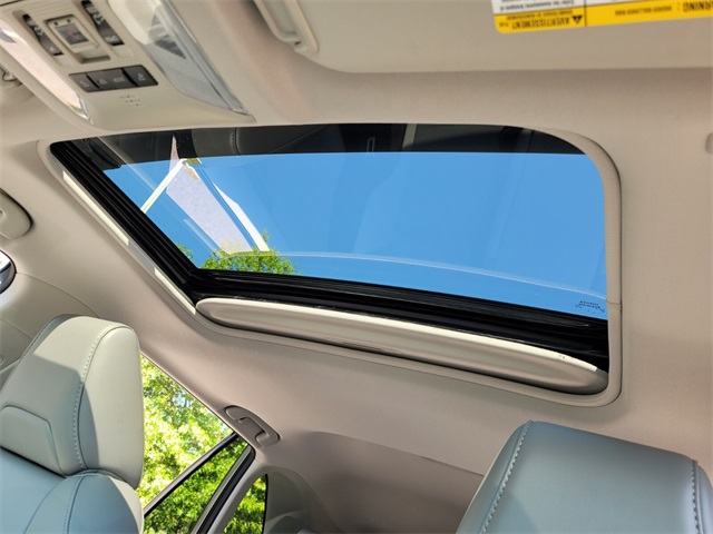2023 Toyota RAV4 Hybrid XLE Premium photo 3