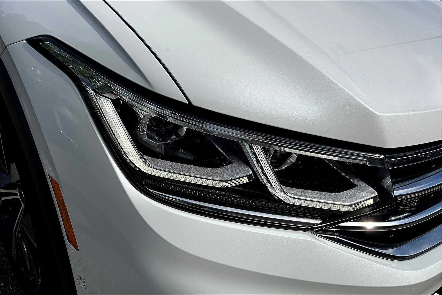 2023 Volkswagen Tiguan SEL R-Line Black photo 49