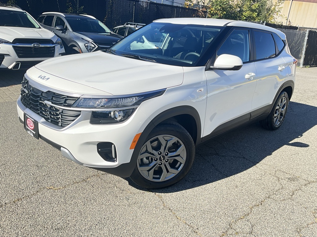 2025 Kia Seltos LX's photo