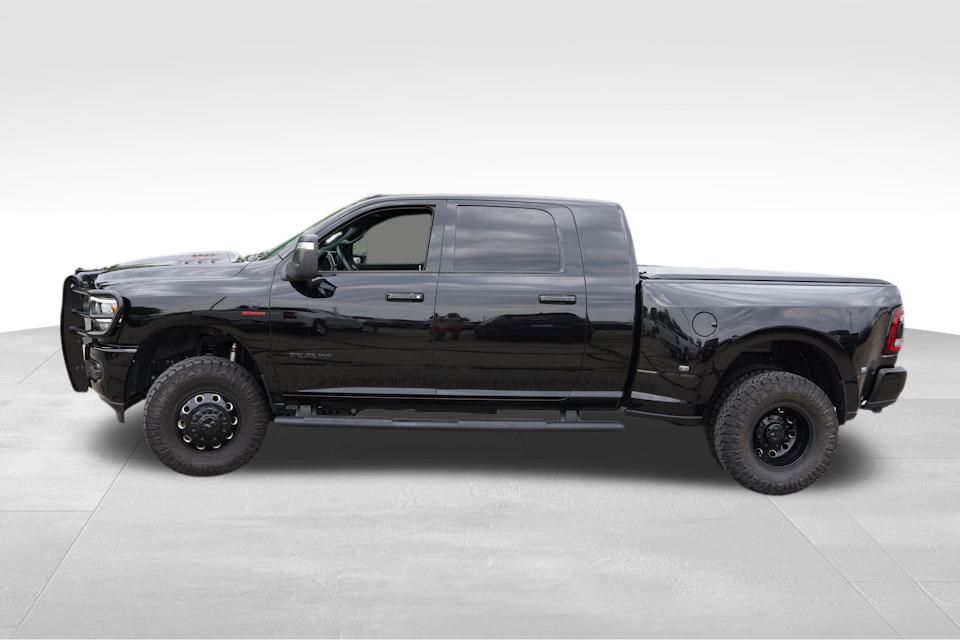 2024 Ram 3500 Laramie photo 9