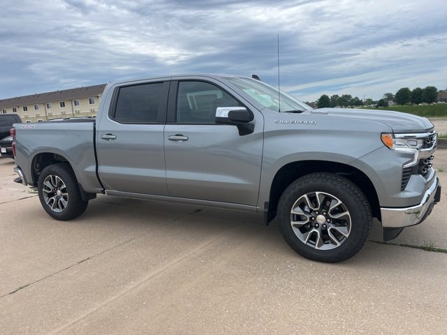 2025 Chevrolet Silverado 1500 LT photo 2