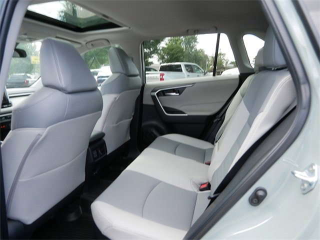 2023 Toyota RAV4 Hybrid XLE Premium photo 17