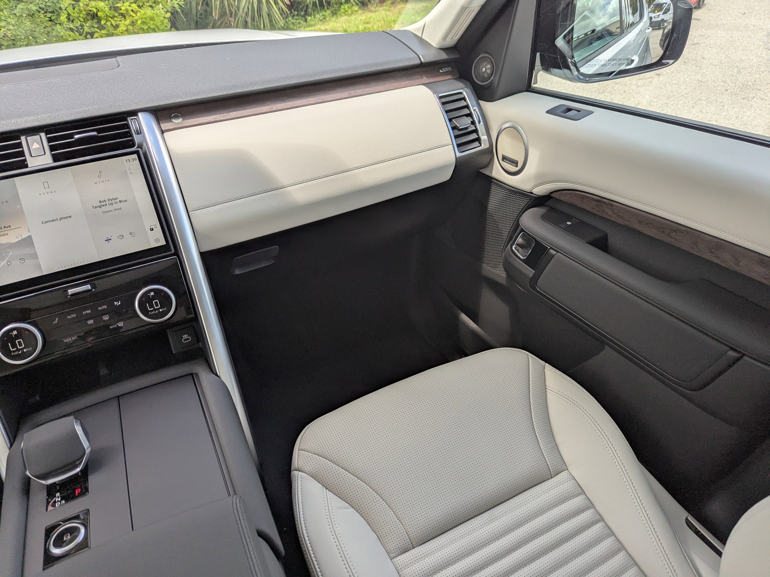 2025 Land Rover Discovery S photo 15