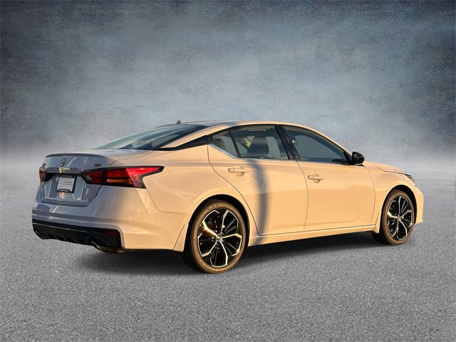 2025 Nissan Altima SR photo 2