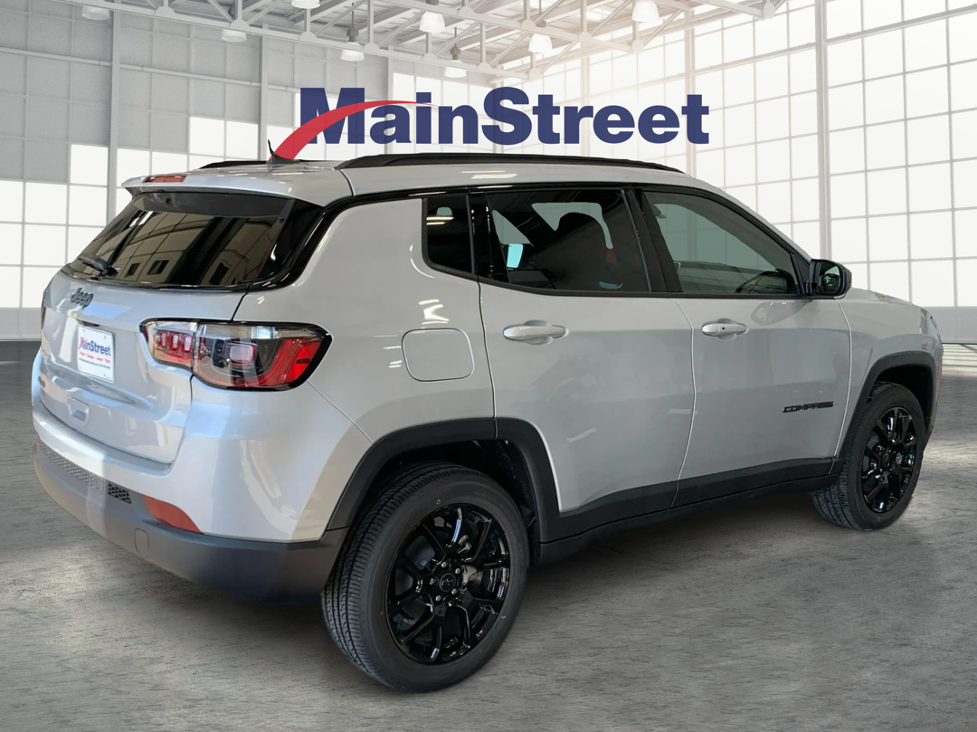 2026 Jeep Compass Latitude photo 3
