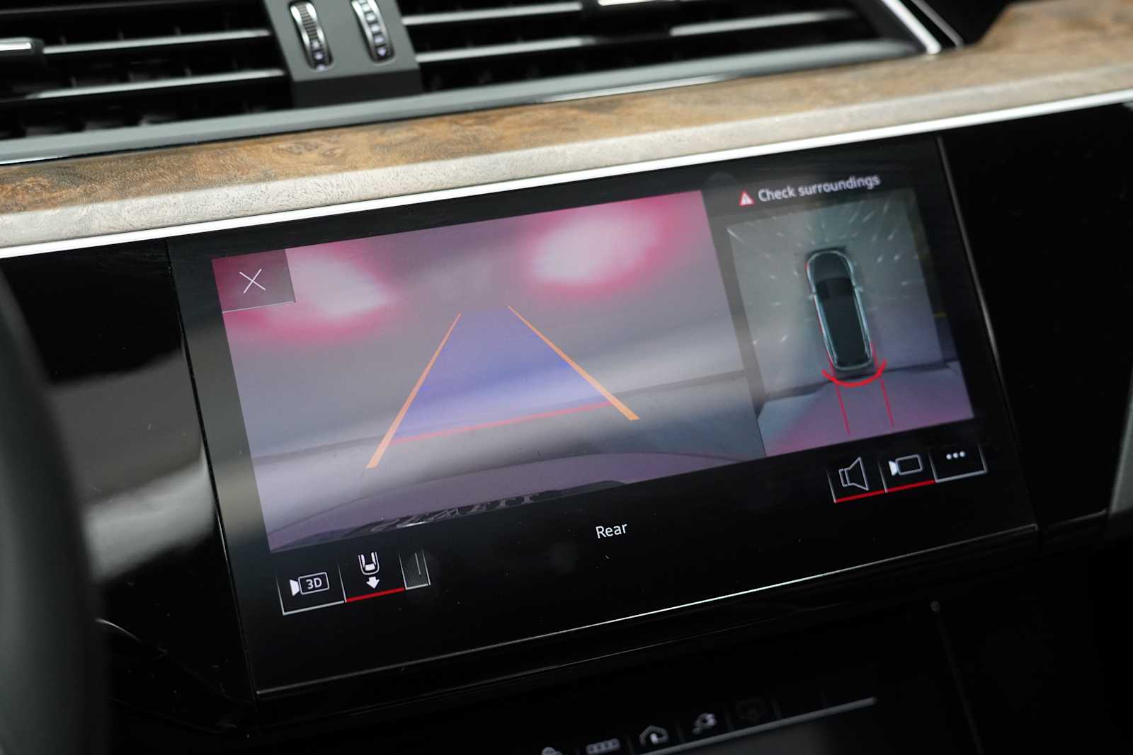 2021 Audi e-tron Premium photo 16