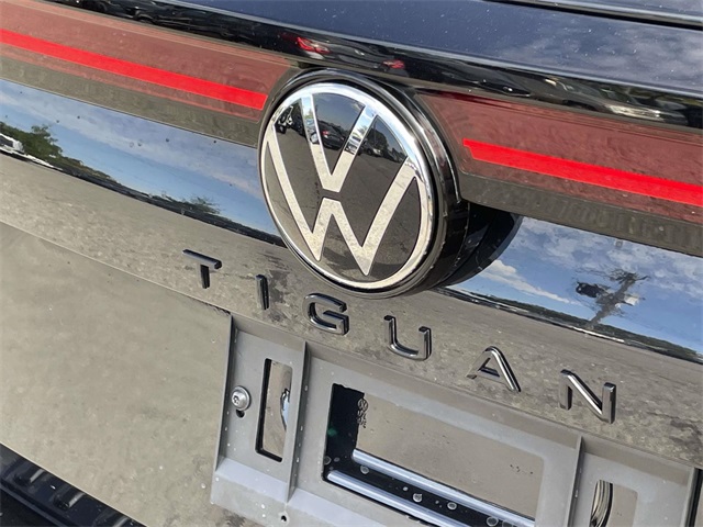 2025 Volkswagen Tiguan SE R-Line Black photo 14
