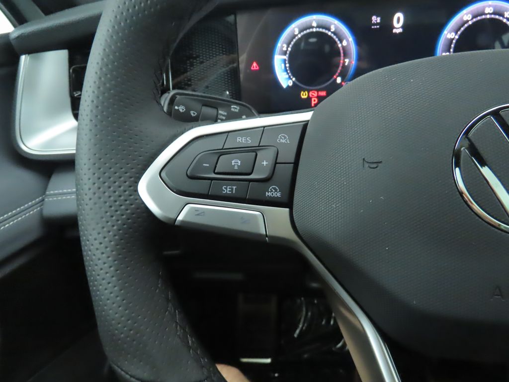 2025 Volkswagen Tiguan SE R-Line Black photo 12