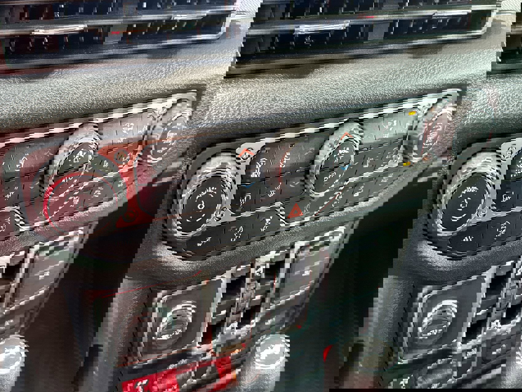 2024 Jeep Wrangler Willys photo 18