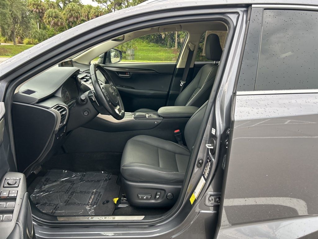 2021 Lexus NX 300 photo 9