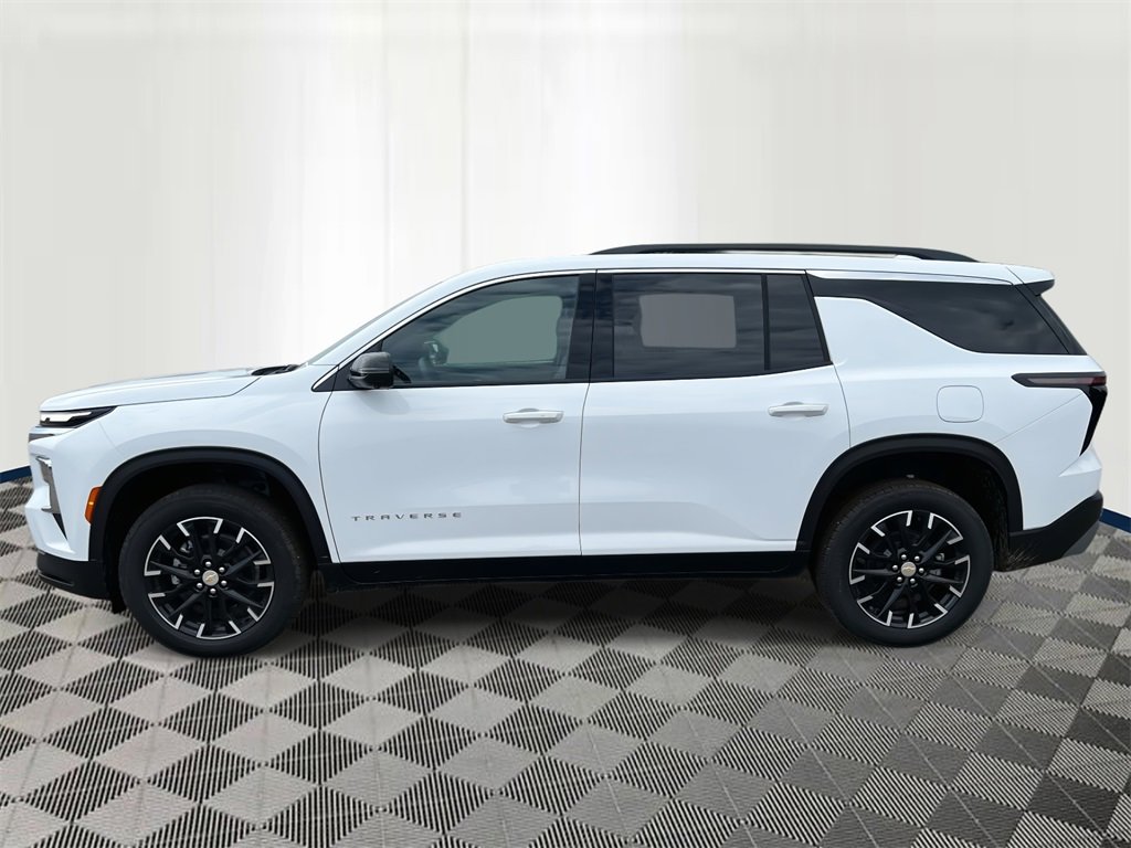 2026 Chevrolet Traverse L photo 2