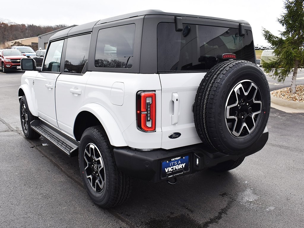 2025 Ford Bronco Outer Banks photo 3