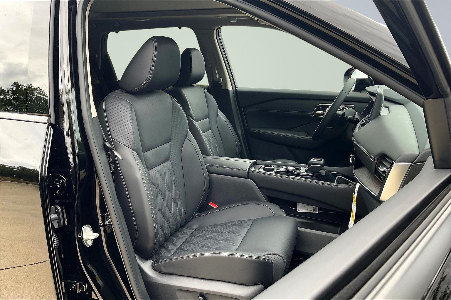 2026 Nissan Rogue Platinum photo 7