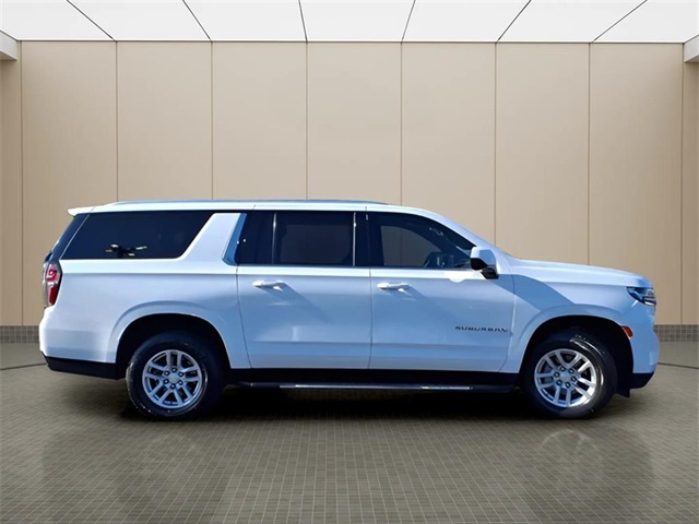 2023 Chevrolet Suburban LT photo 20