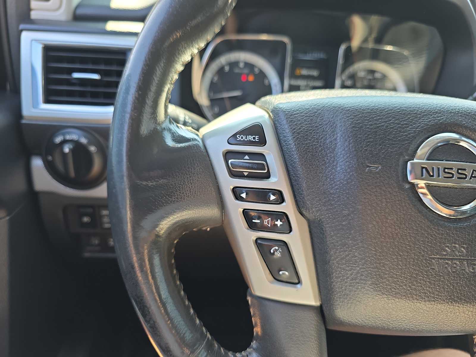 2017 Nissan Titan PRO-4X photo 17