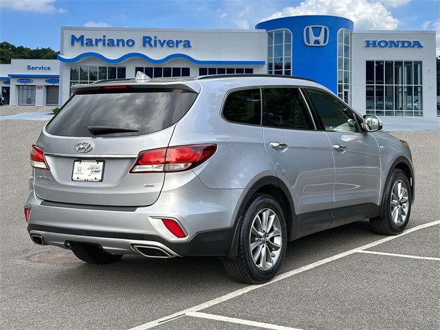 2018 Hyundai Santa Fe SE photo 3