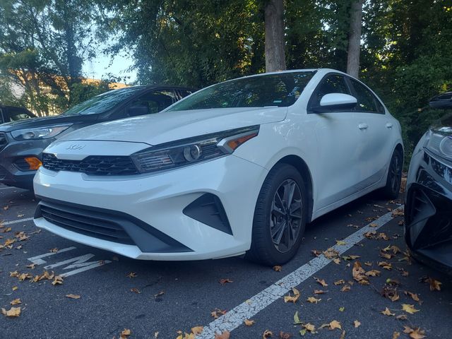 2023 Kia Forte LXS photo 3