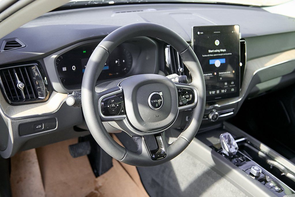 2026 VOLVO XC60 - Image 14