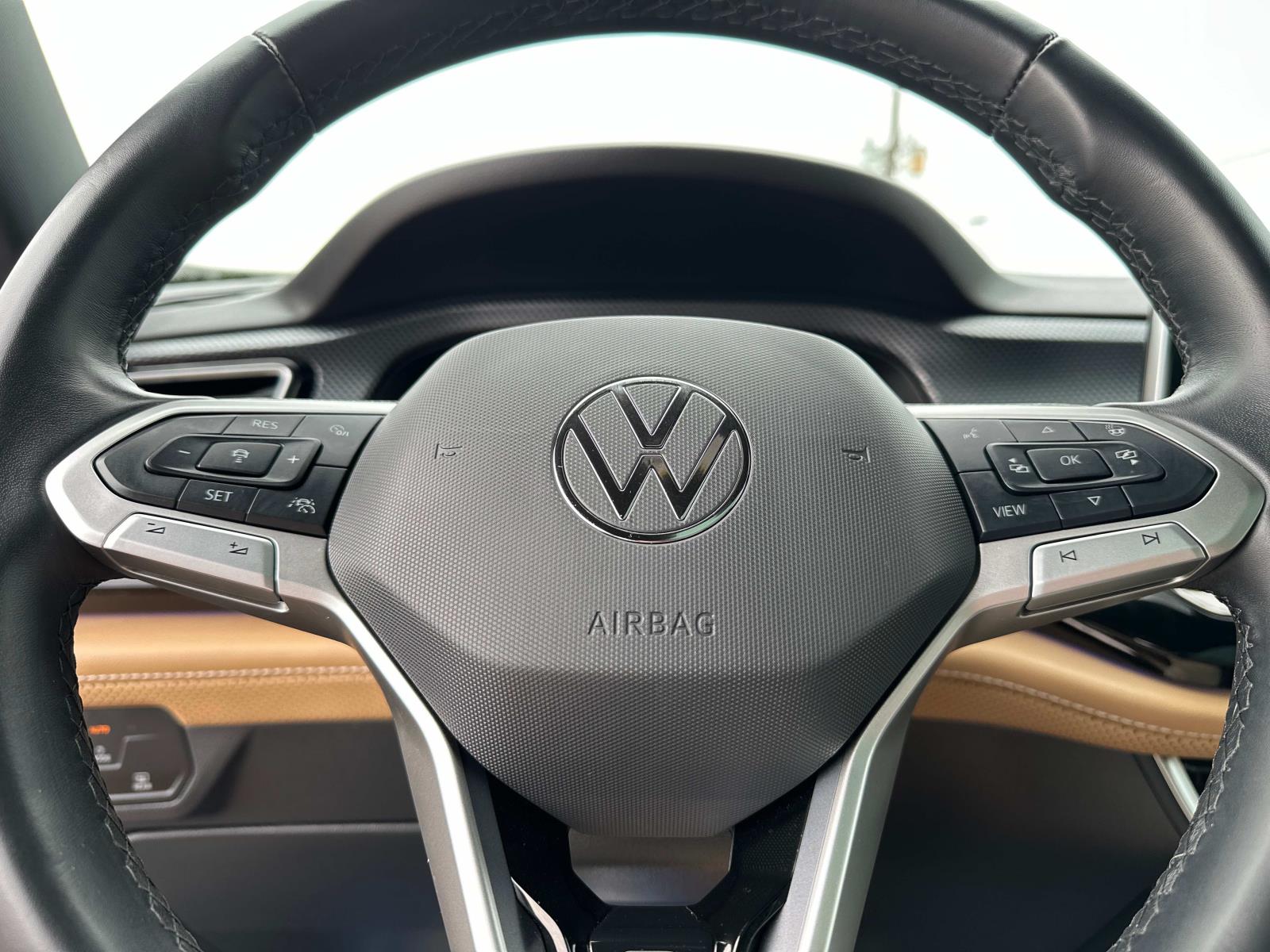 2024 Volkswagen Atlas Cross Sport SEL R-Line photo 18