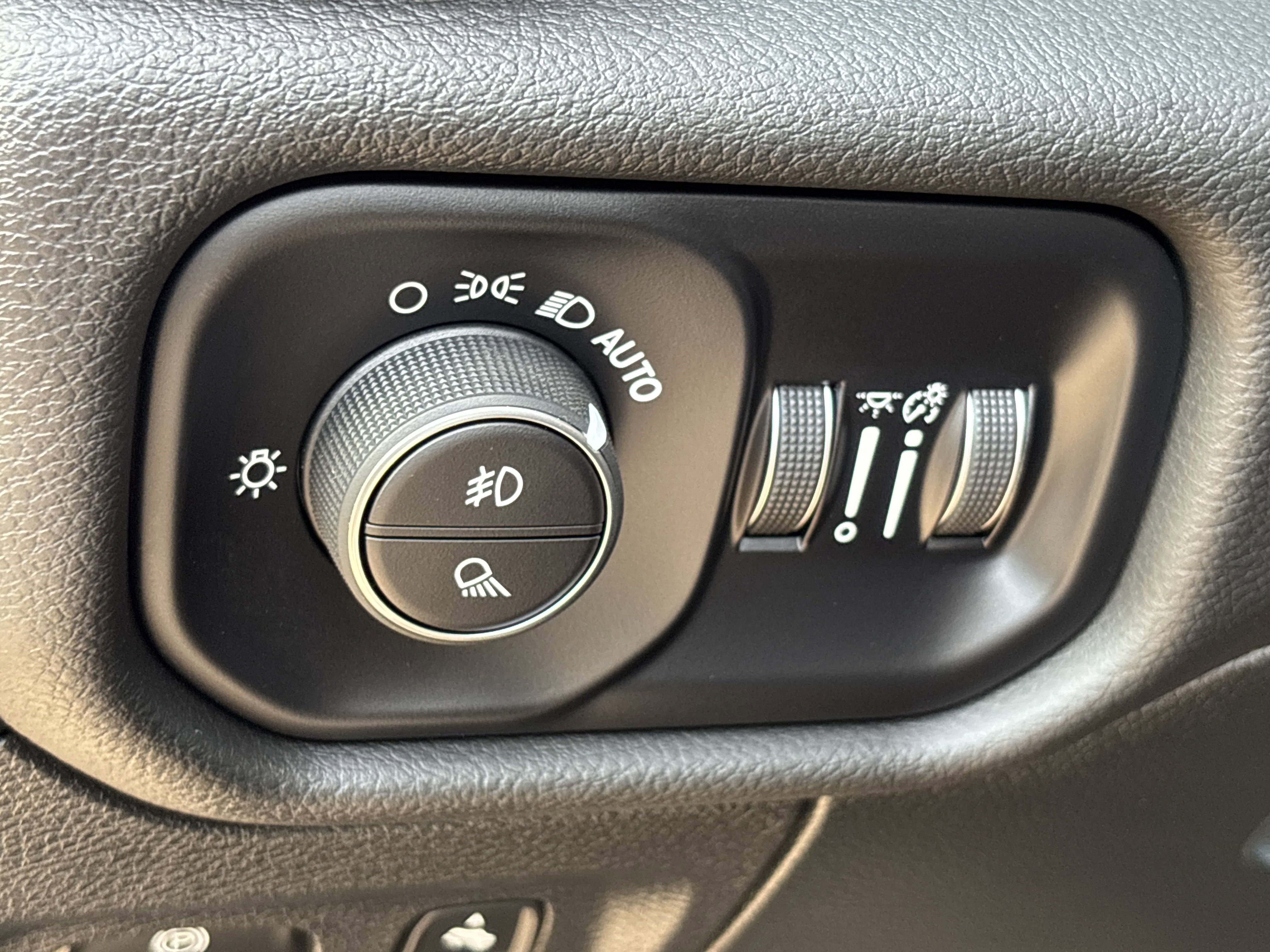 2025 Ram 1500 Laramie photo 4