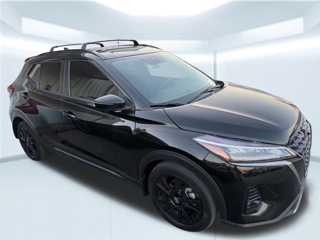 2022 Nissan Kicks SR photo 3