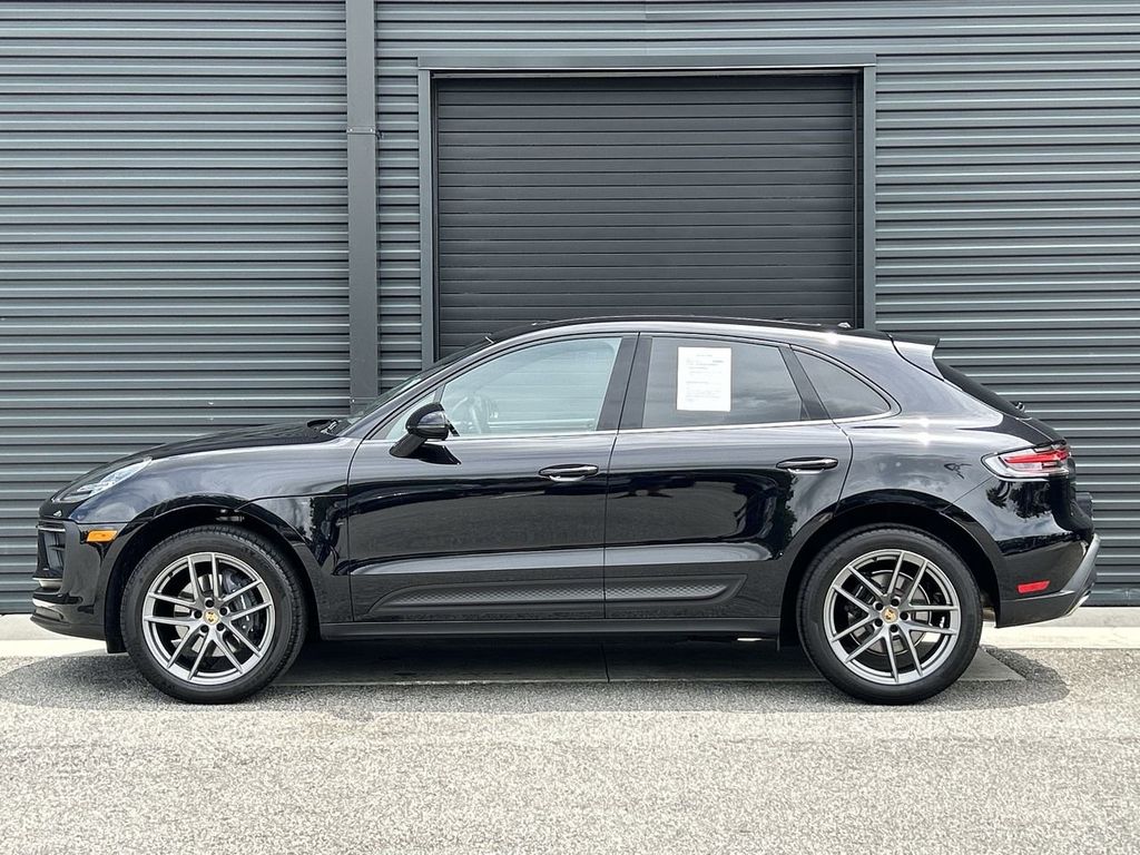 2025 Porsche Macan Base photo 10