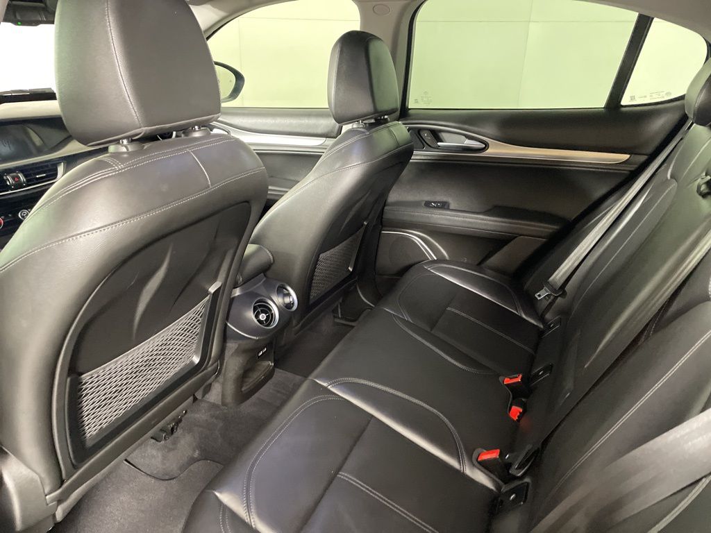 2018 Alfa Romeo Stelvio Base photo 32