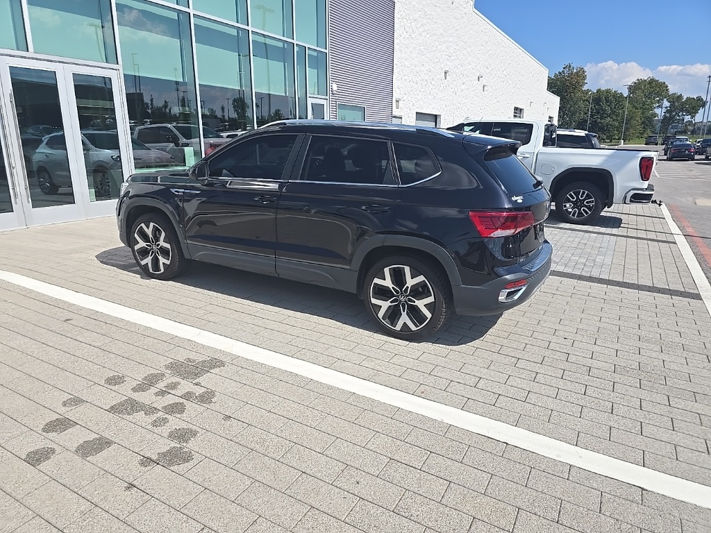 2022 Volkswagen Taos SEL photo 5