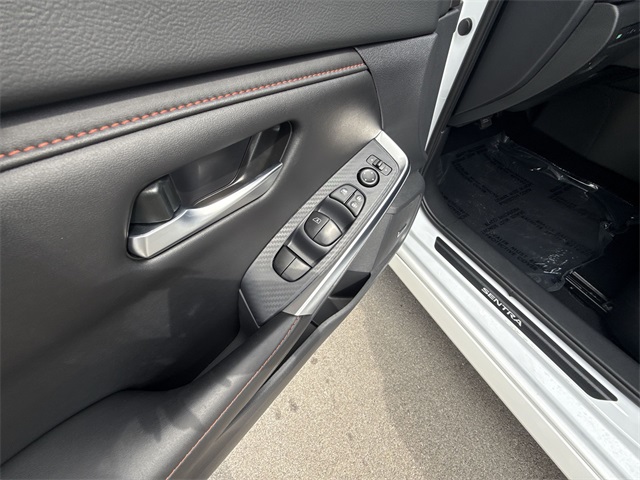 2025 Nissan Sentra SR photo 13