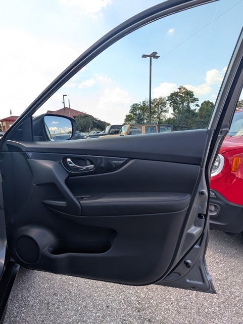 2018 Nissan Rogue S photo 20