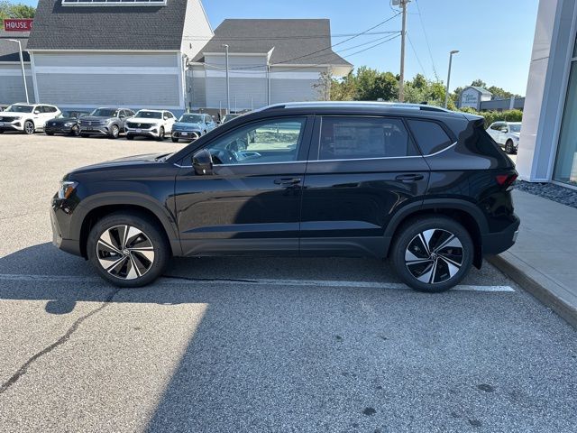 2025 Volkswagen Taos SE photo 4