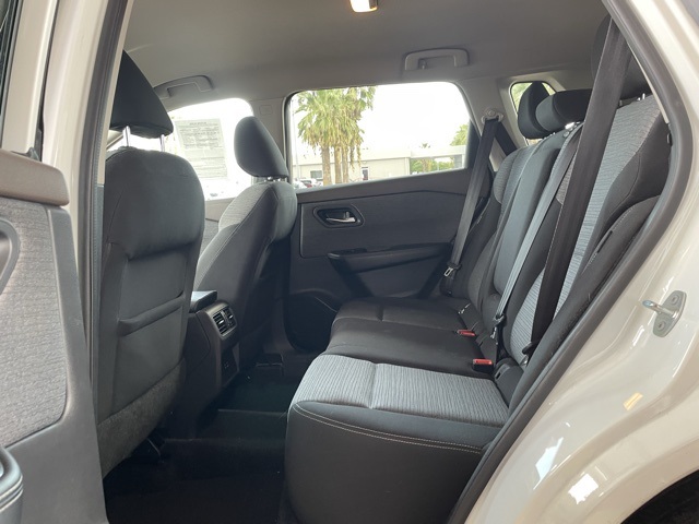 2021 Nissan Rogue SV photo 12