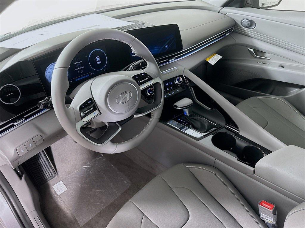 2025 Hyundai Elantra SEL Convenience photo 4