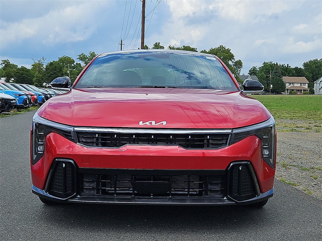2025 Kia K4 GT-Line photo 2