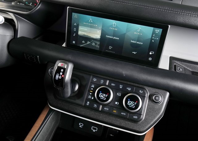 2024 Land Rover Defender 110 X-Dynamic SE photo 13