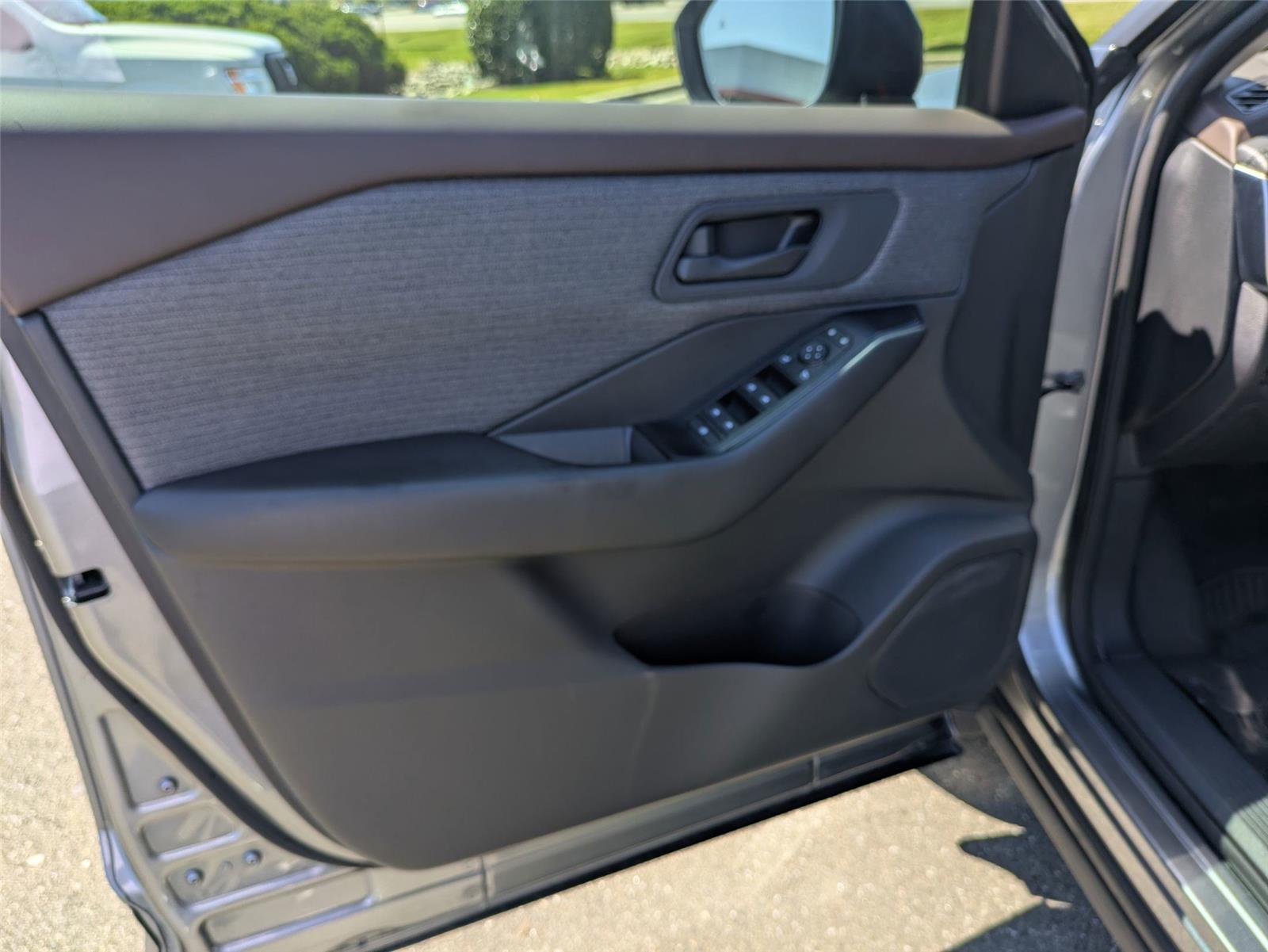 2023 Nissan Rogue S photo 11