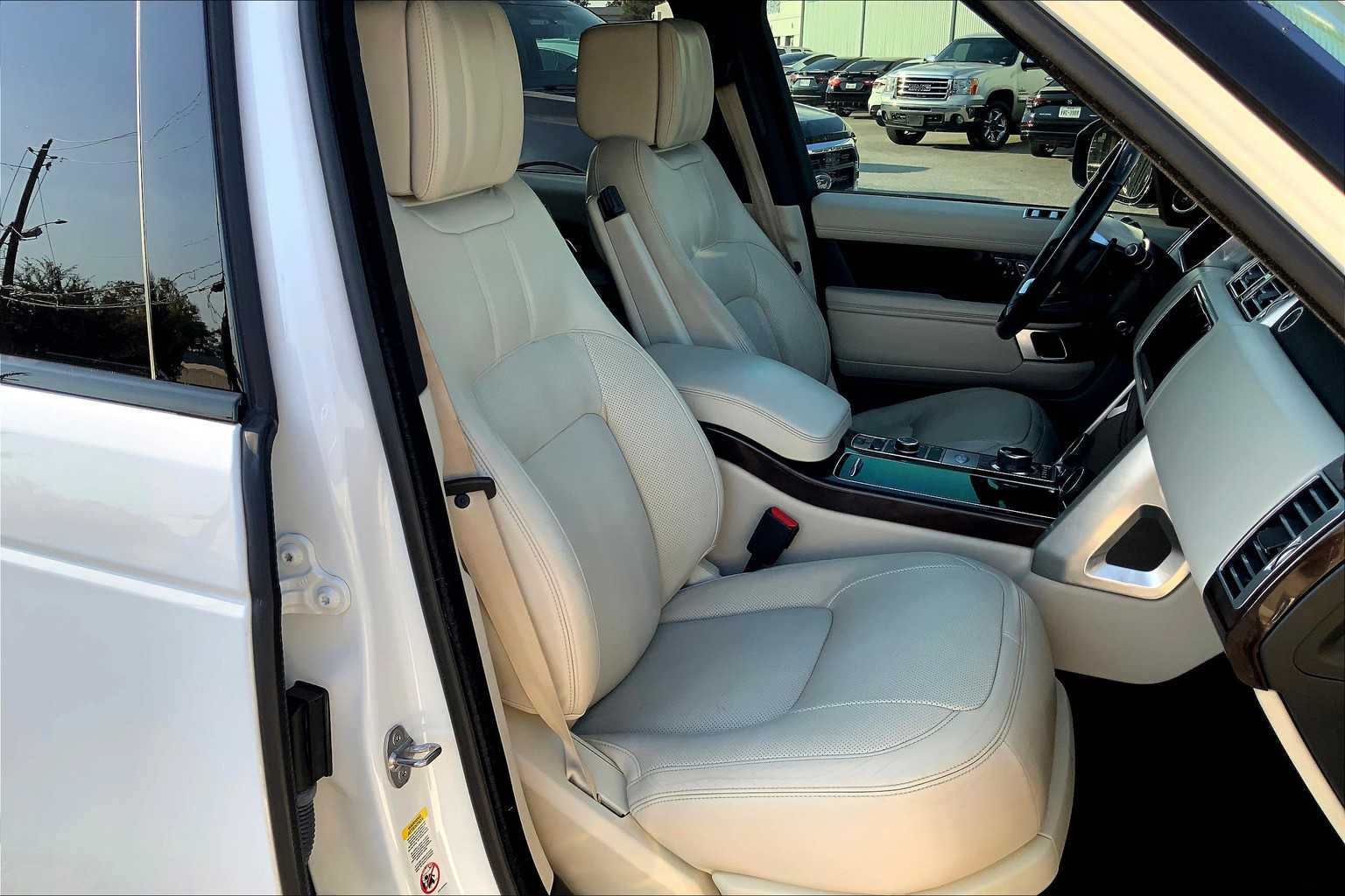 2019 Land Rover Range Rover HSE photo 6