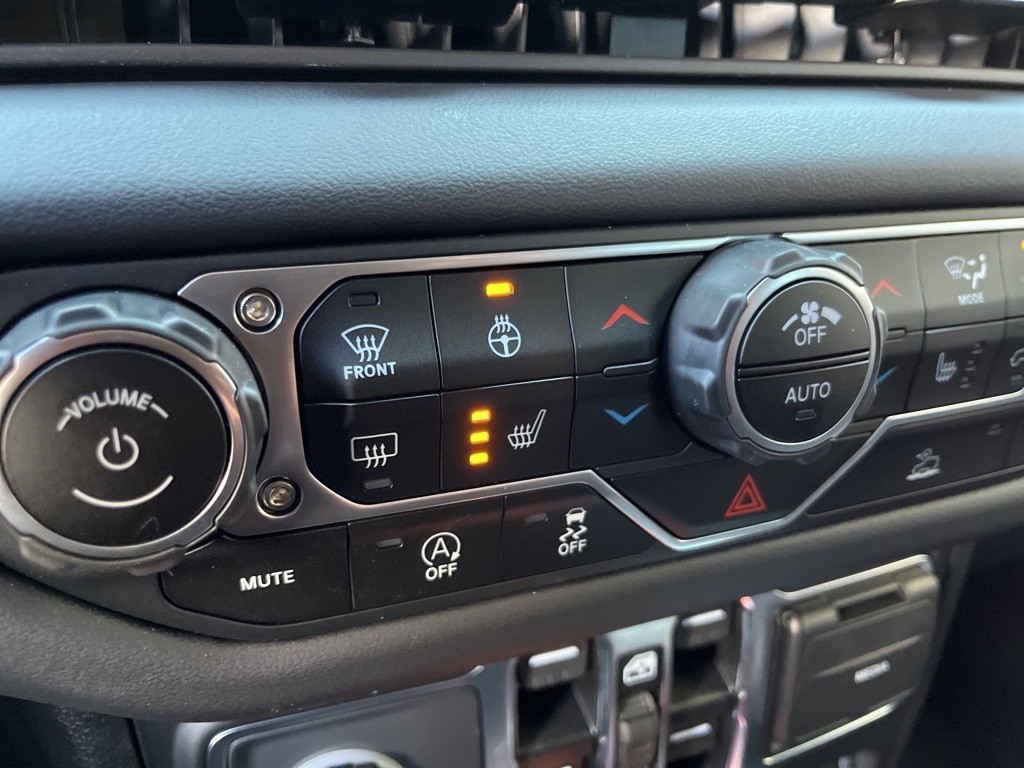 2025 Jeep Wrangler Rubicon photo 4