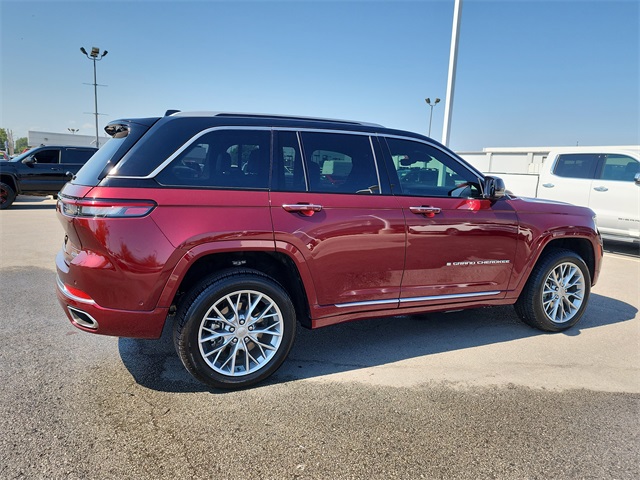 2022 Jeep Cherokee Summit 4xe photo 2