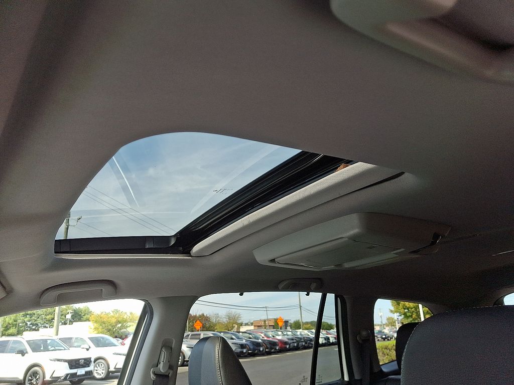 2022 Honda Pilot Touring photo 16